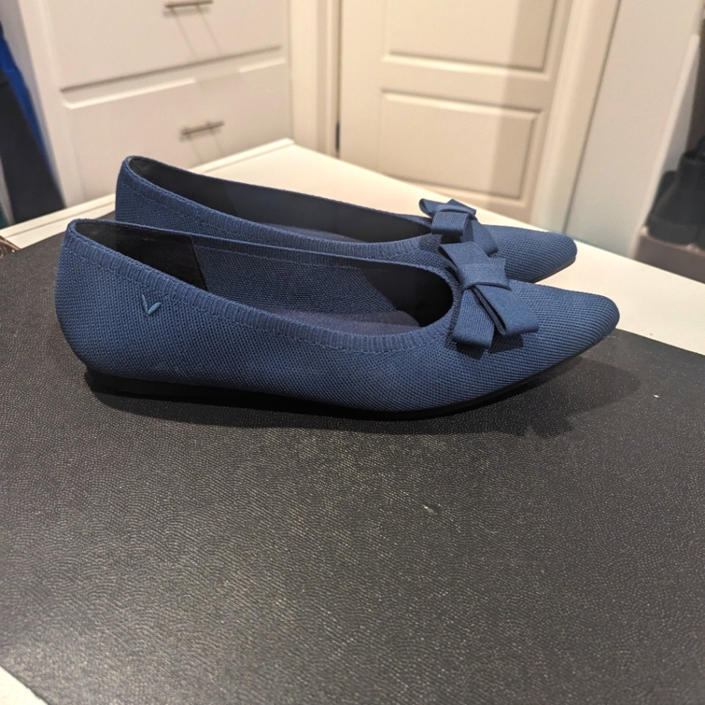 Vivaia blue bow flats